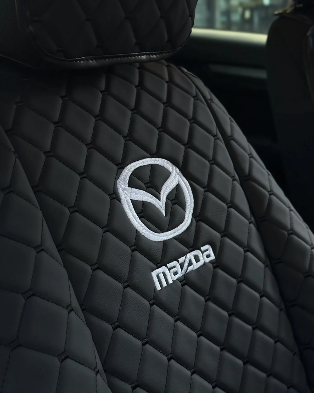 Комплект накидок на передні сидіння (чорна б/п еко шкіра) Mazda
